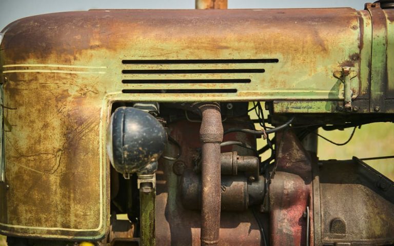 Tampa de ventilação para motor de trator: conte com a Realtrac